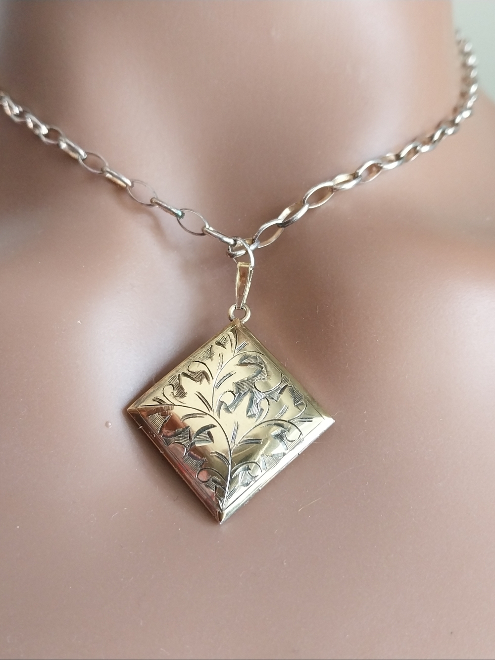 Sterling Silver Floral Engraved Pendant Necklace - Women's Jewelry - Picture 3 of 15